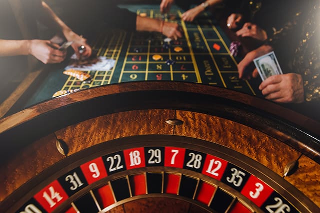 Những cách phổ biến để đặt cược và thắng lớn ở bàn quay Roulette