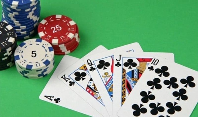 Tìm hiểu về sức mạnh tuyệt đối của Royal Flush trong Poker và xác suất có được