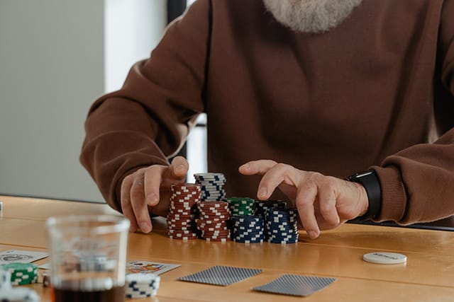 Tìm hiểu về những điều giúp cho bạn chơi Poker hay hơn để chiến thắng